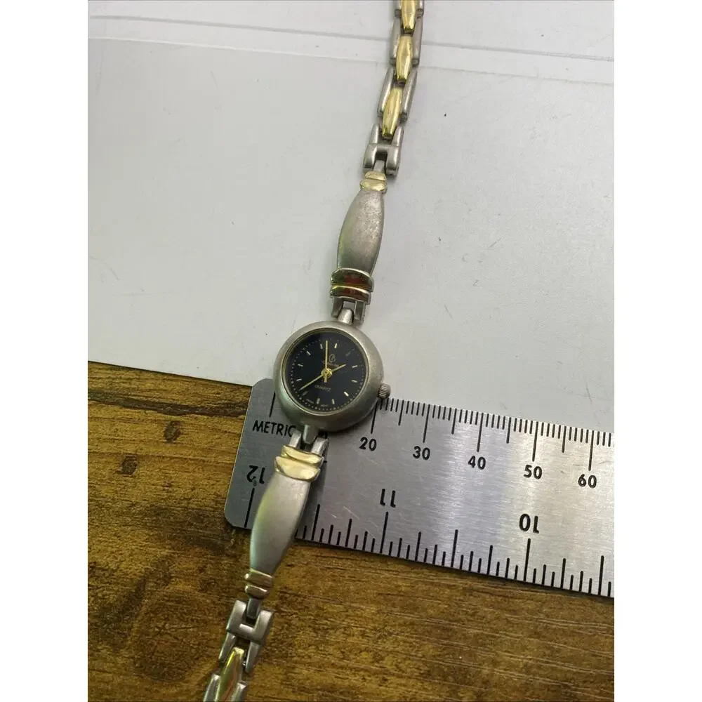 Womens Vintage Silver Tone Watch Works New Battery